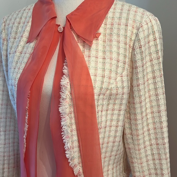CHANEL cream Coral Jacket with Silk blouse like trim Shirt CC Cufflinks Size 44 - Picture 4 of 14